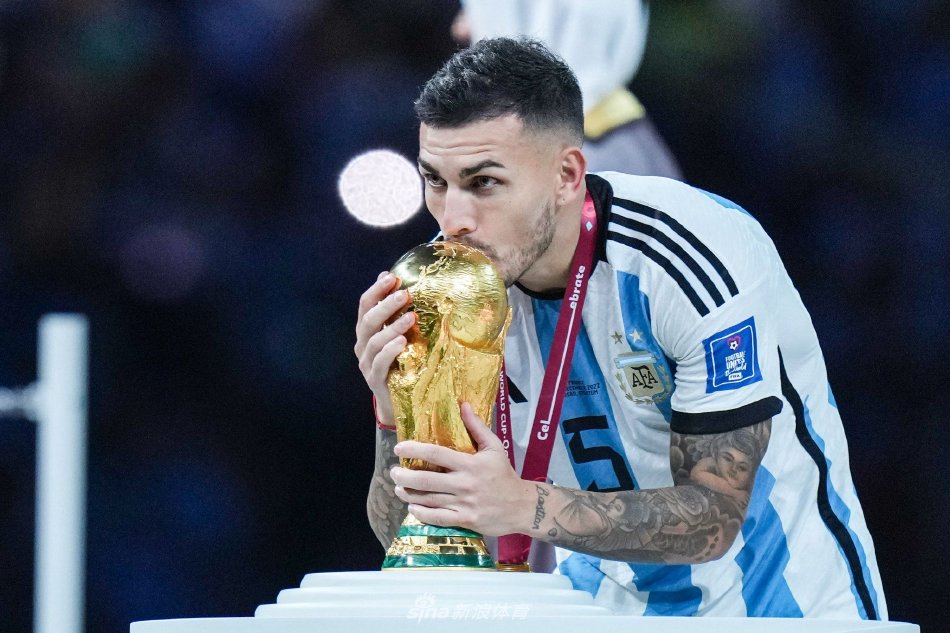 阿迪达斯的 阿迪达斯的