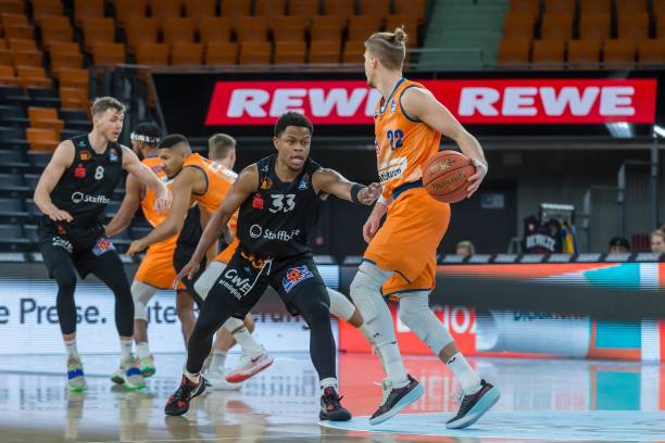 内线球员也 内线球员也